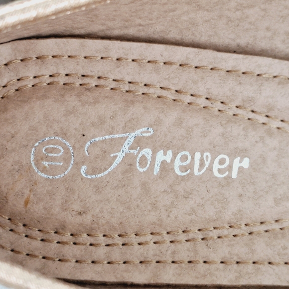 Forever "Karra 29" gold glitter flats - NWOT - Picture 8 of 9